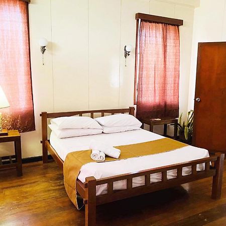 Casa Don Julian Guesthouse Bais ภายนอก รูปภาพ