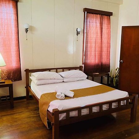 Casa Don Julian Guesthouse Bais ภายนอก รูปภาพ