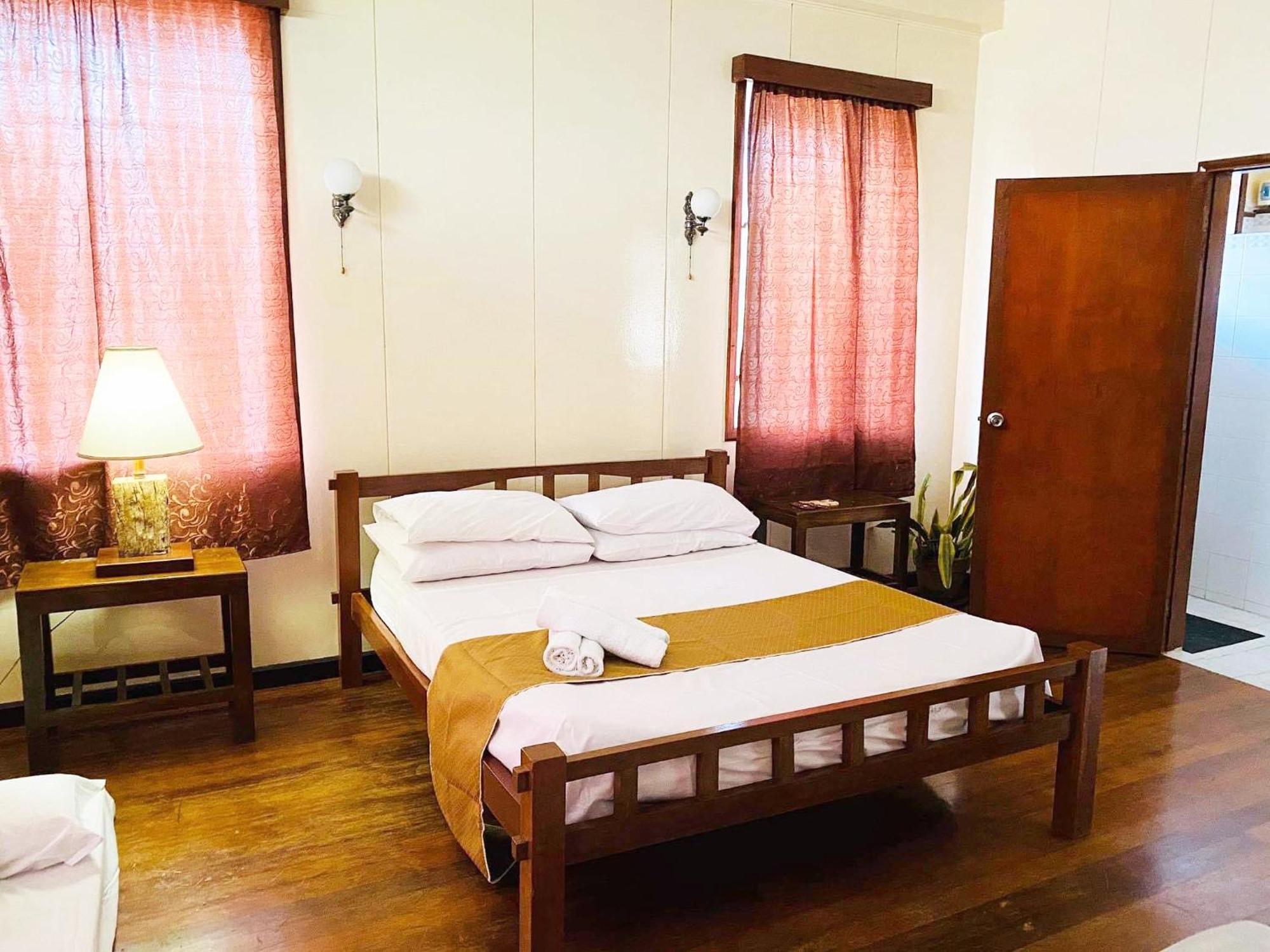 Casa Don Julian Guesthouse Bais ภายนอก รูปภาพ