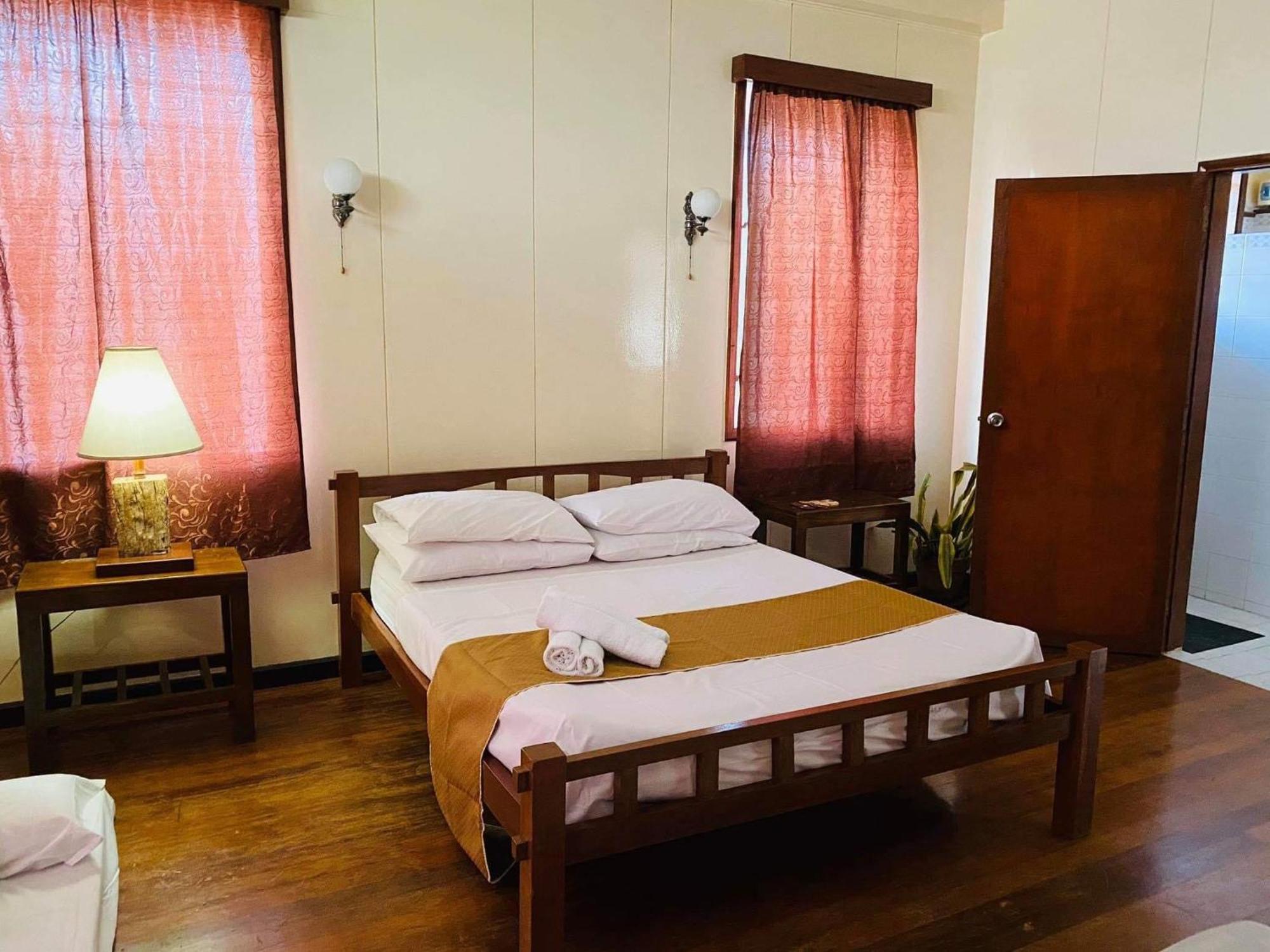 Casa Don Julian Guesthouse Bais ภายนอก รูปภาพ