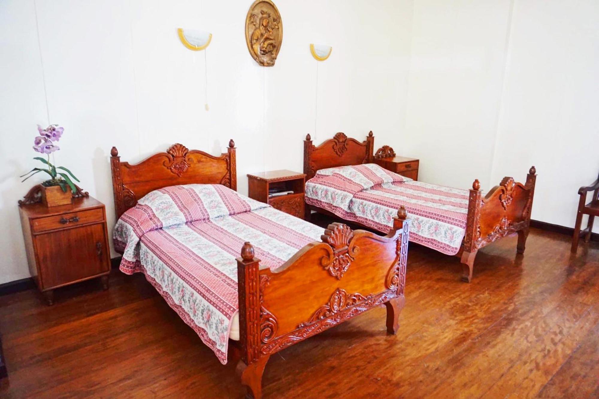 Casa Don Julian Guesthouse Bais ภายนอก รูปภาพ